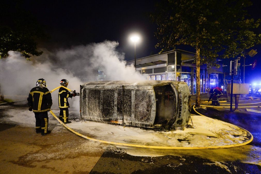 Onze detidos na segunda noite de distúrbios contra a polícia em Nantes