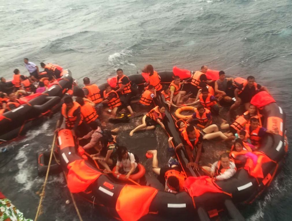 Pelo menos dez mortos em naufrágio na Tailândia, número deve aumentar