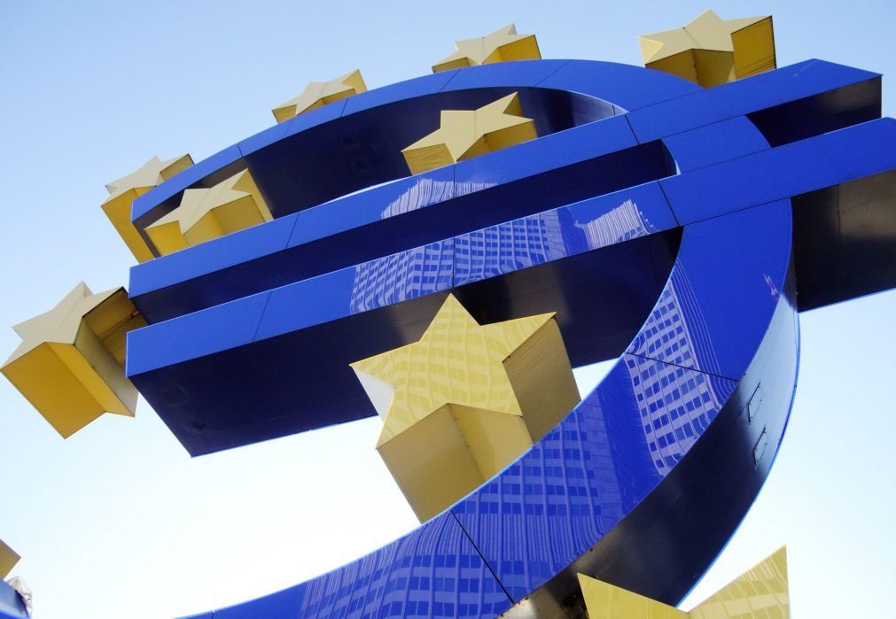 Euro sobe pela quarta sessão consecutiva e ultrapassa 1,17 dólares