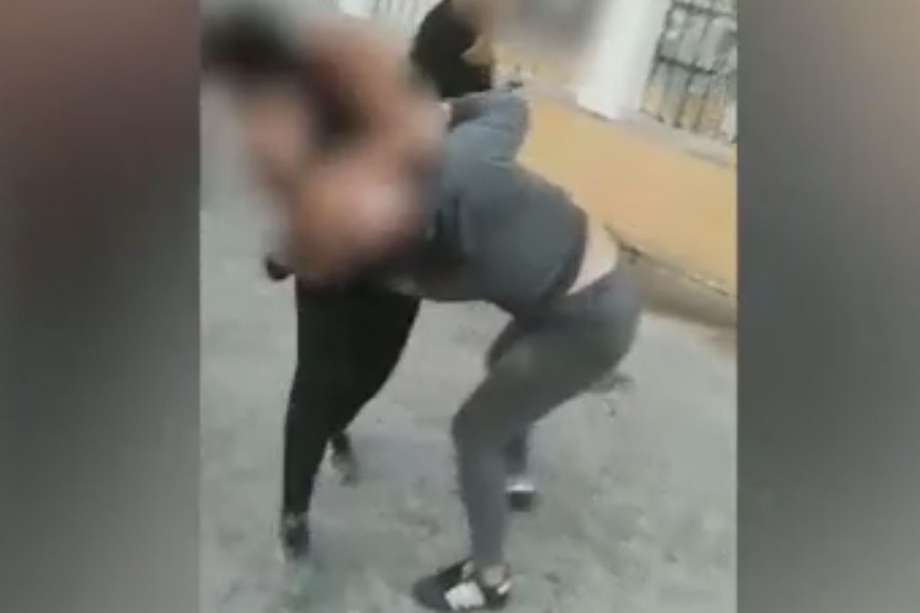 Adolescente de 13 anos agredida por grupo de colegas na Margem Sul (vídeo) | atualizada