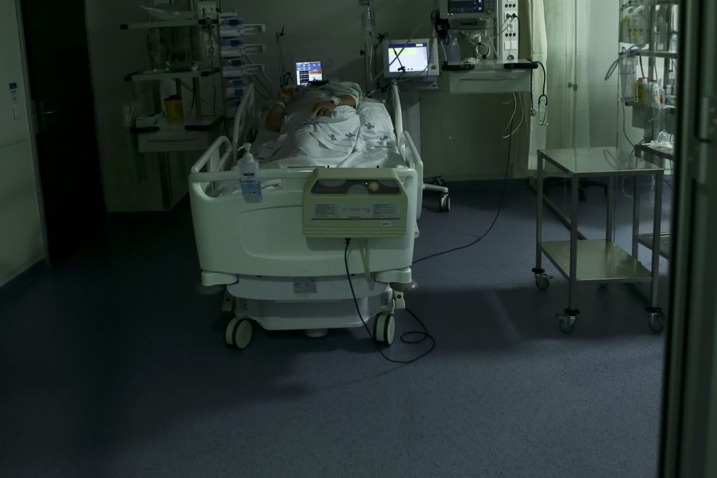 Ministro da Saúde: «Há hospitais a trabalhar nos limites»