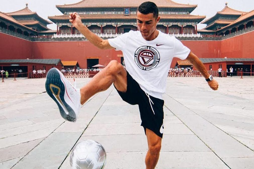 Depois de Itália, Cristiano Ronaldo instala a loucura na China [vídeo]