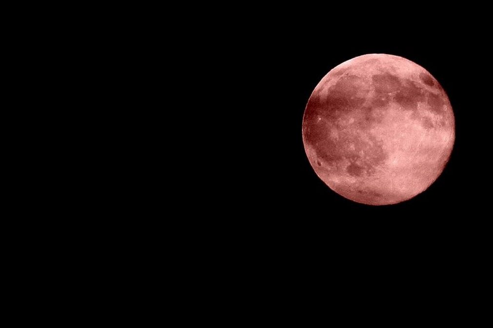 Lua vermelha de amanhã pode significar o fim do mundo