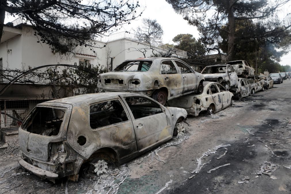 Número de mortos em incêndios na Grécia sobe para 88