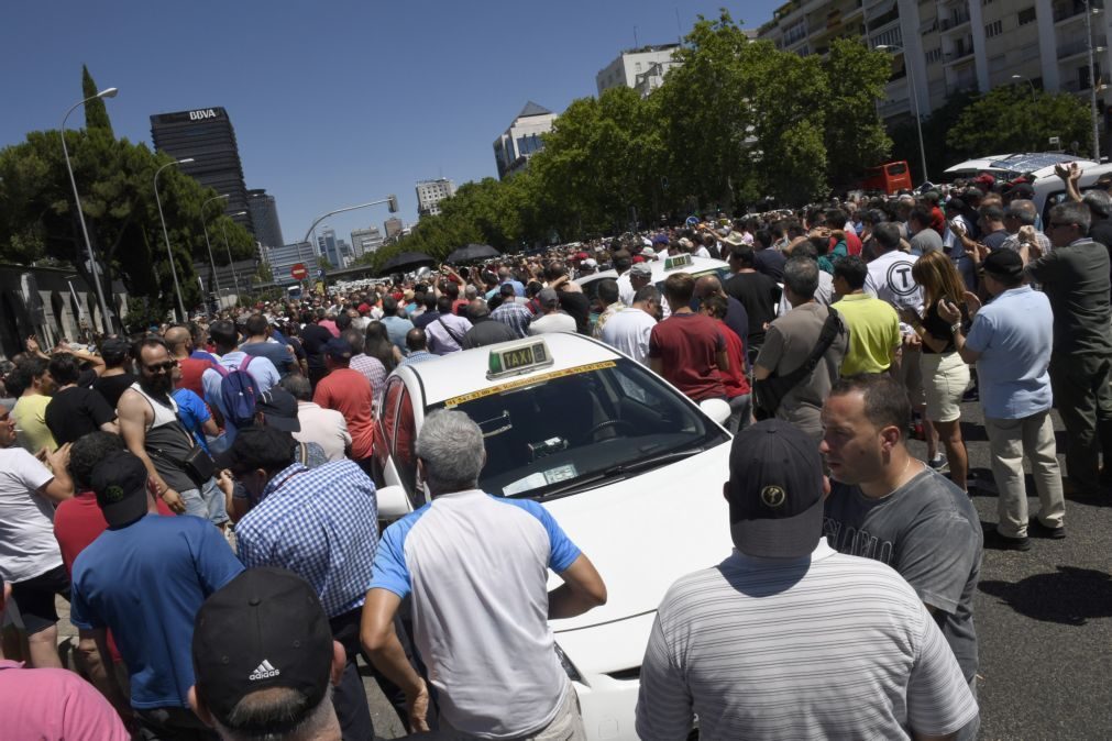 Greve dos taxistas em Espanha sem fim à vista continua a afetar afetar trânsito