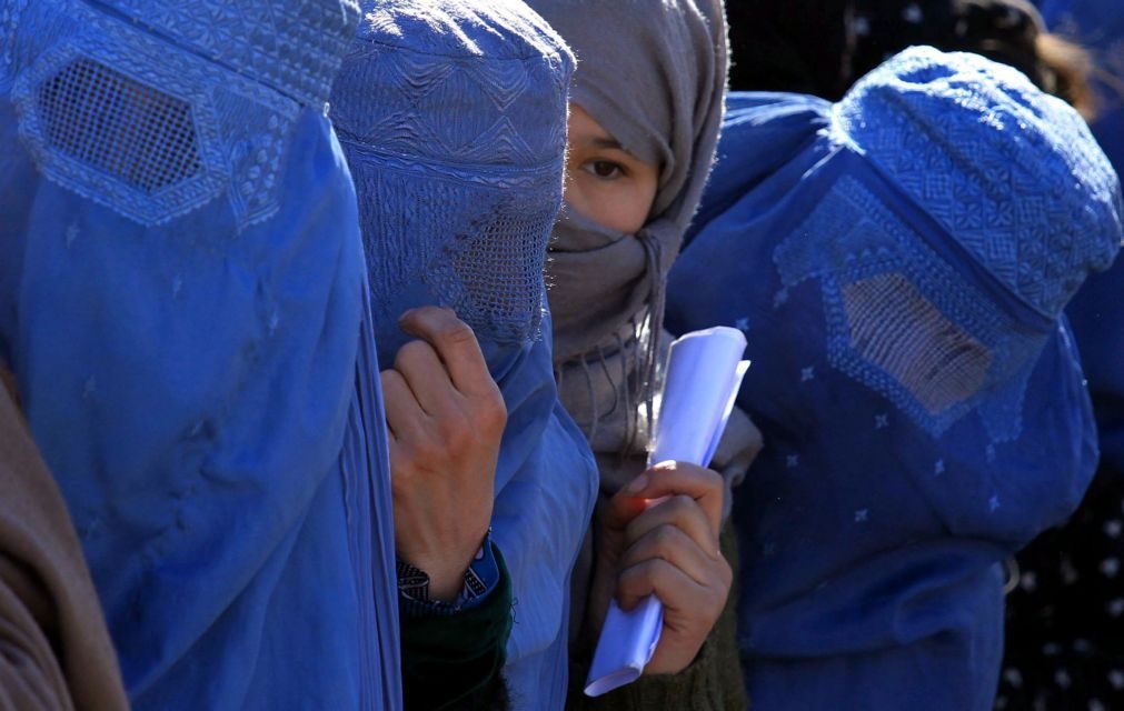 Uso do véu integral islâmico proibido na Dinamarca a partir de hoje