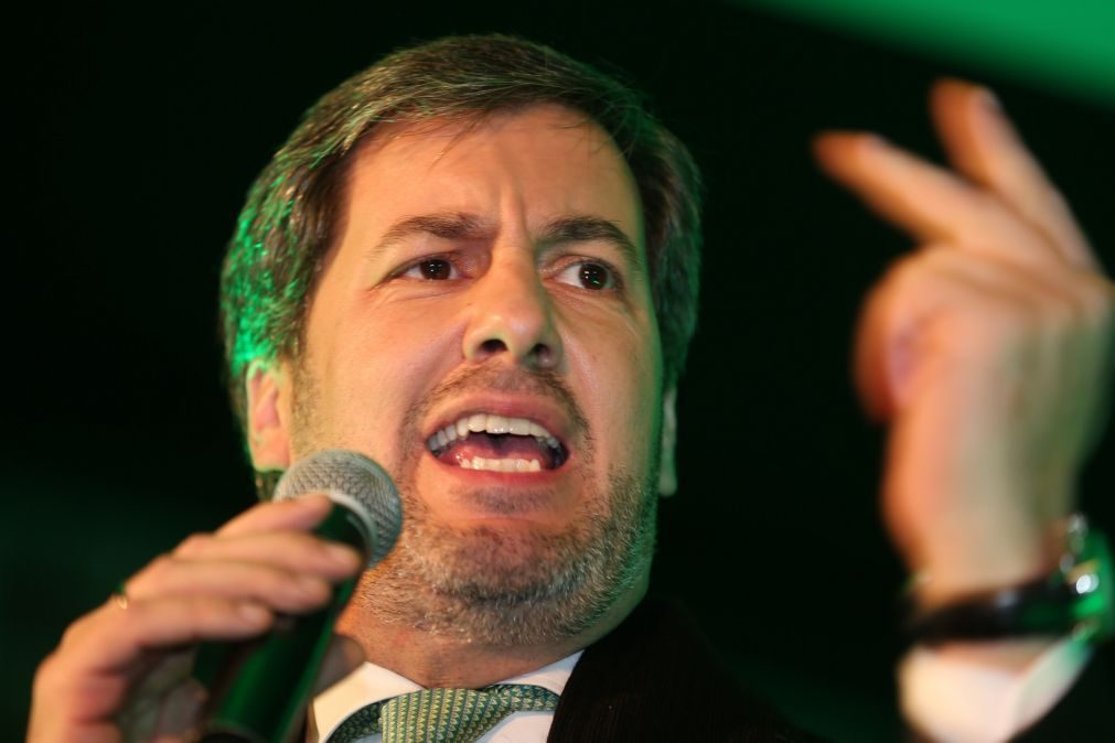 Bruno de Carvalho recebe visita de advogado e irmã. 