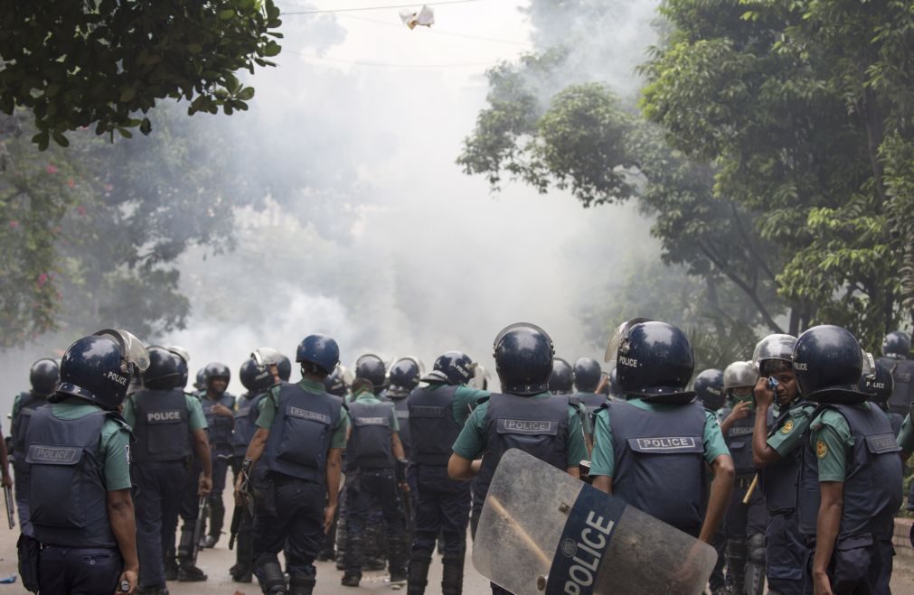 Detido no Bangladesh fotojornalista por criticar Governo após semana de protestos