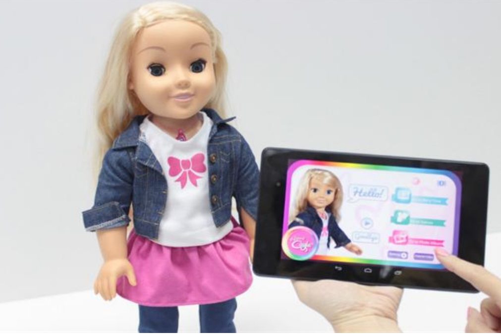 Esta boneca com ligação à internet poderá estar a espiá-lo