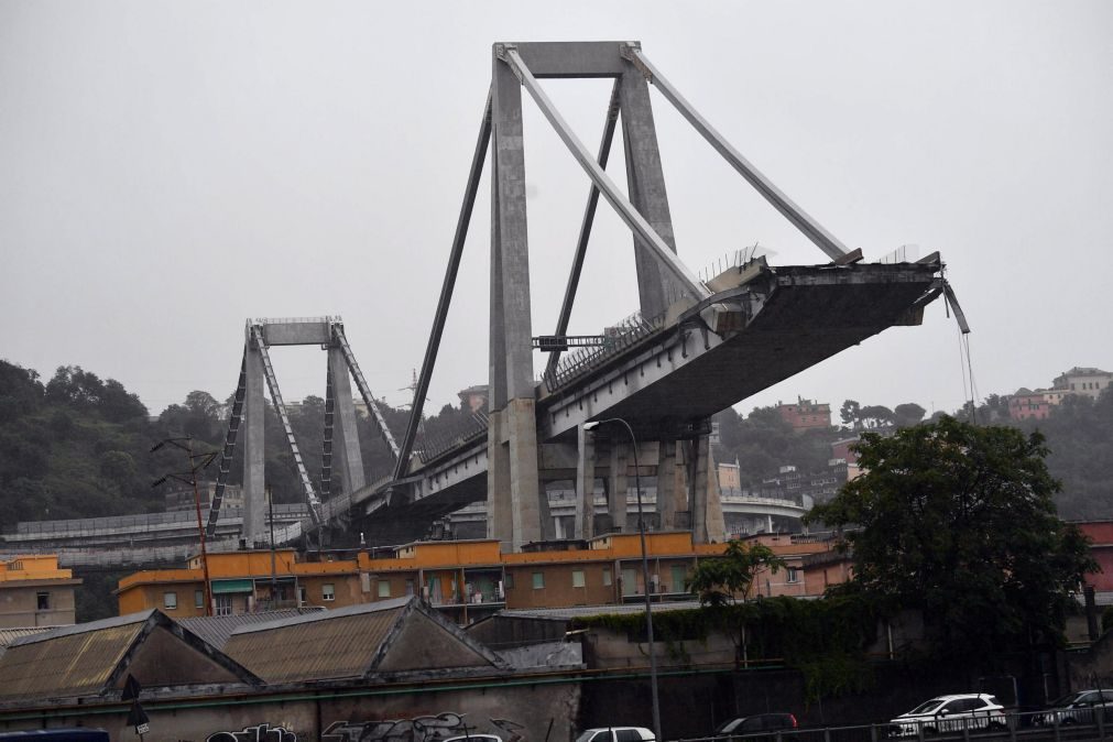 Governante italiano diz que colapso de viaduto em Génova é 
