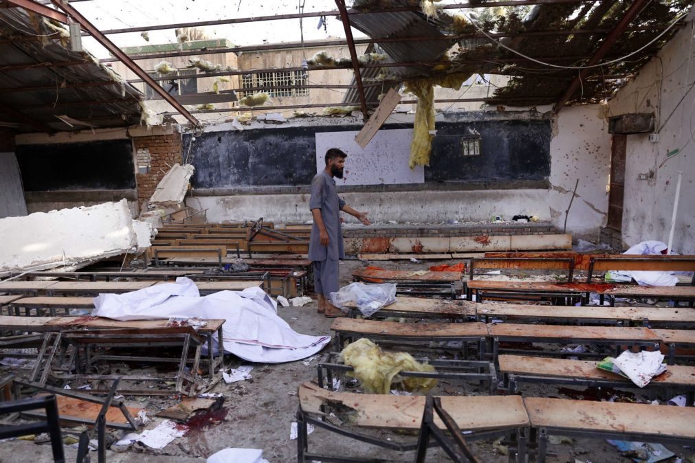 Ataque suicida contra estudantes em Cabul fez 48 mortos