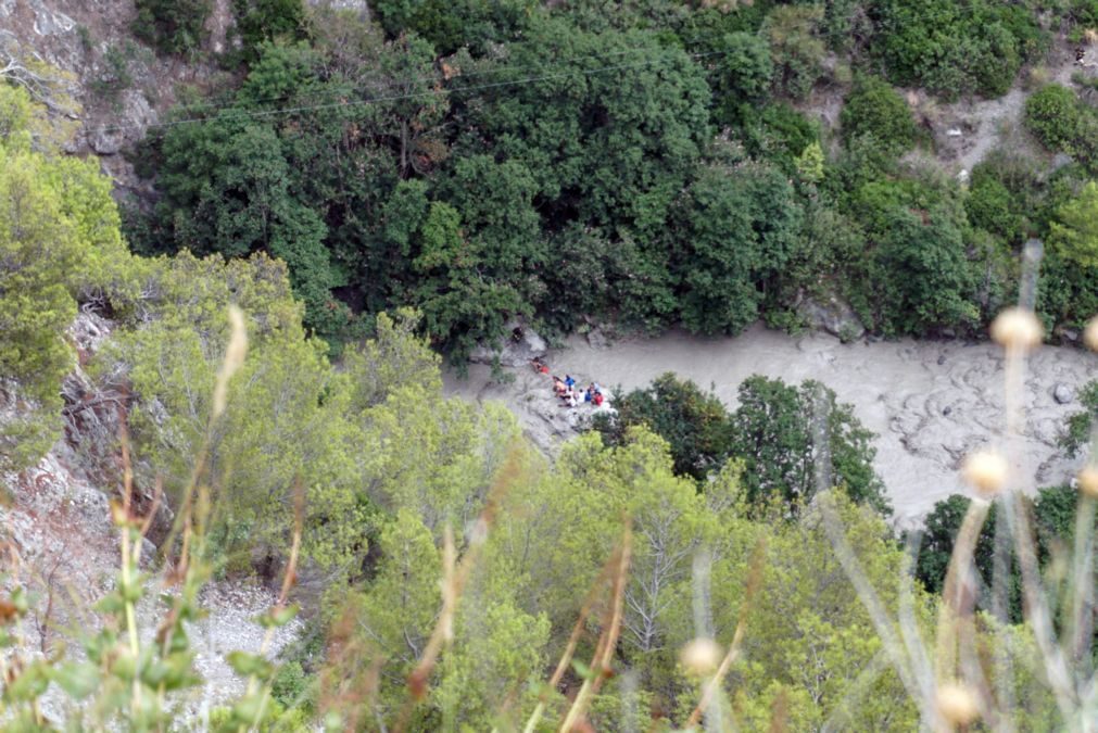 Sobe para dez número de mortos em transbordo de rio em Itália