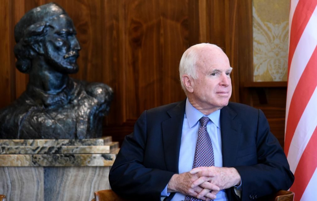 John McCain, uma vida ao serviço dos Estados Unidos