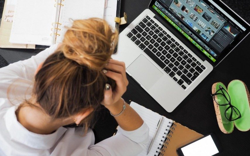 Postura errada no trabalho pode ter impacto enorme na saúde