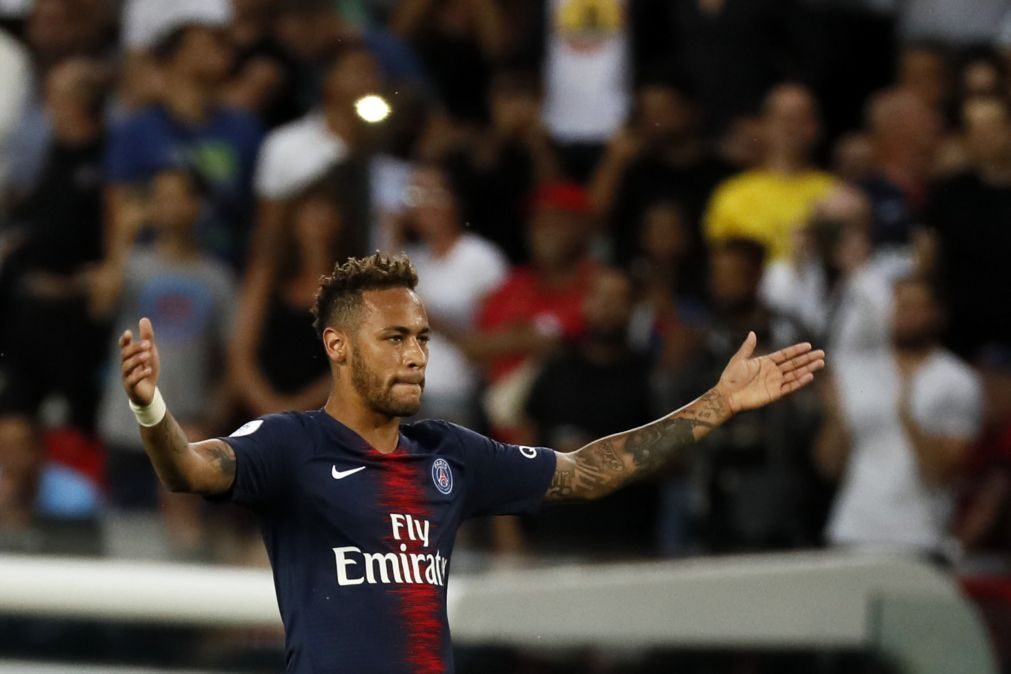 Neymar diz que vai continuar no Paris Saint-Germain