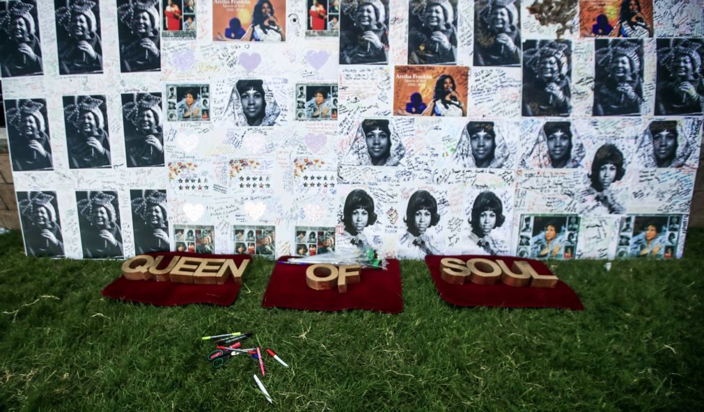 Dezenas de artistas e personalidades despediram-se de Aretha Franklin