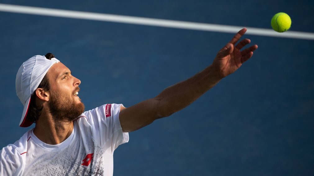 Djokovic diz que tem de merecer a vitória frente ao «lutador» João Sousa no US Open de ténis