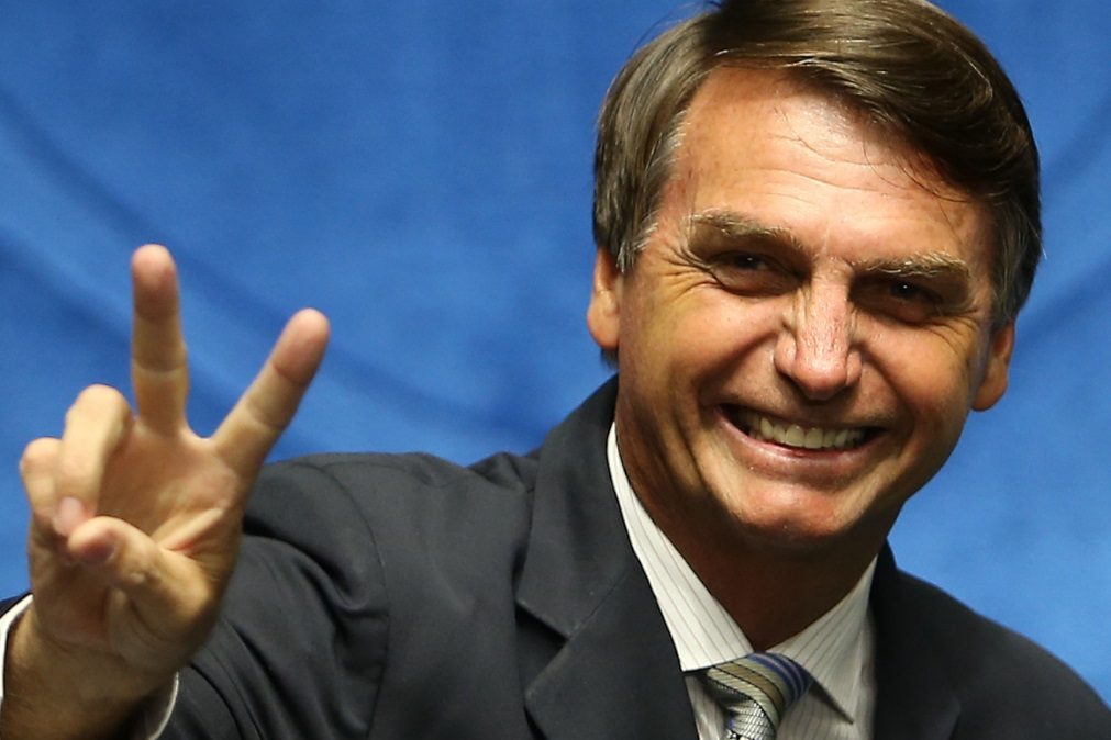 Bolsonaro quer despenalizar quem disparar contra criminosos: «Vão morrer na rua como baratas»