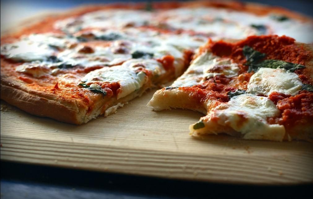Cinco dicas fundamentais para perder peso a comer... pizza