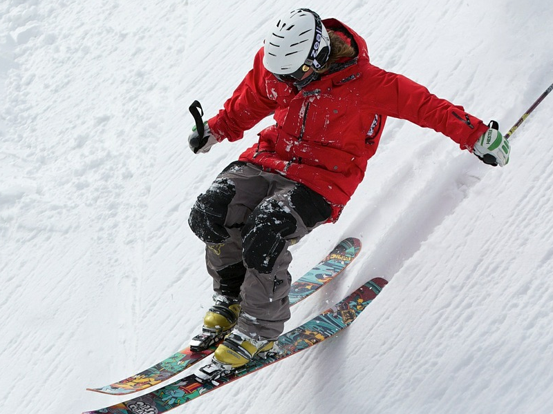 Colisão entre dois esquiadores faz um morto