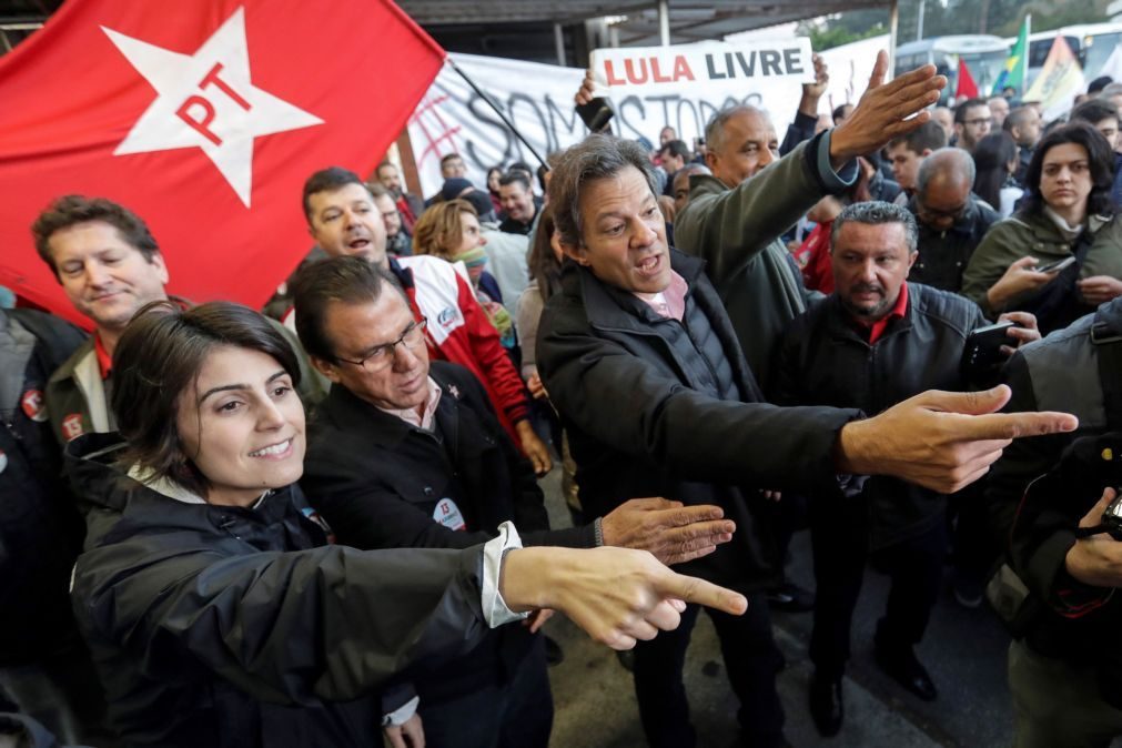 PT tem até final do dia para apresentar substituto de Lula às presidenciais no Brasil