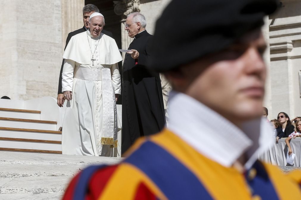 Papa defende reparação a vítimas de abusos sexuais por padres