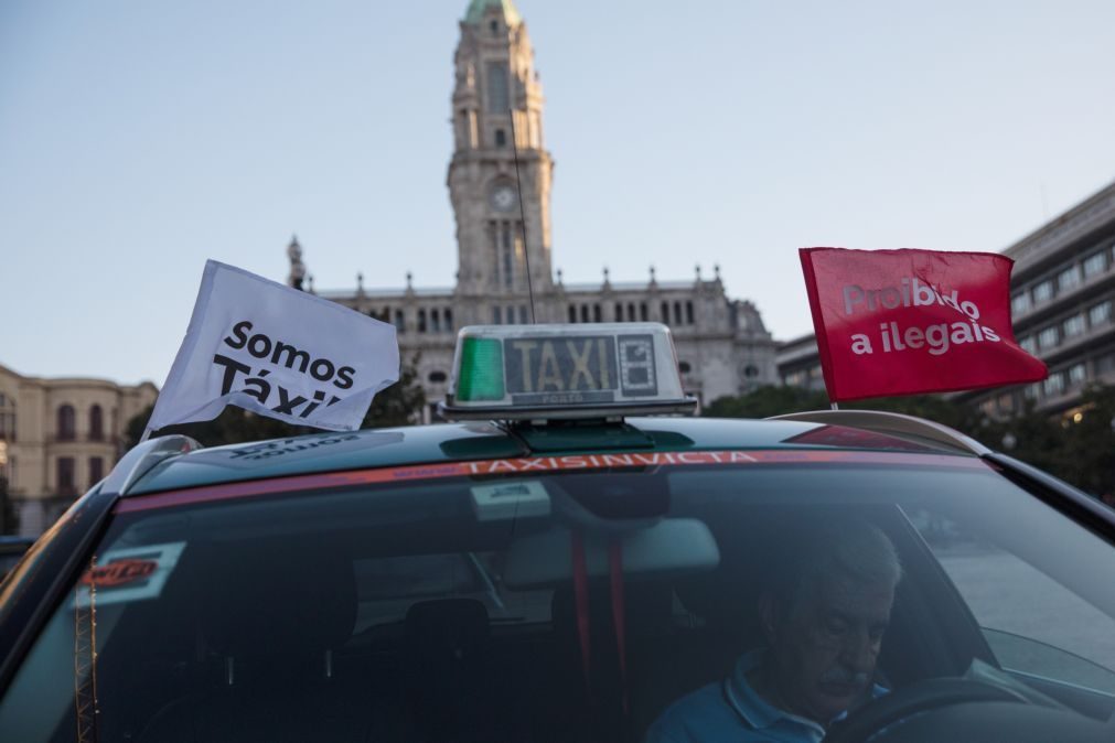 Aumenta para 280 número de taxistas em protesto no Porto