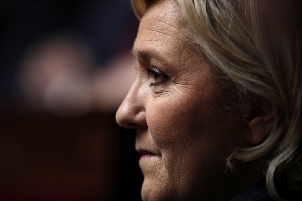 Juiz ordena exame psiquiátrico a Marine Le Pen, que se insurge