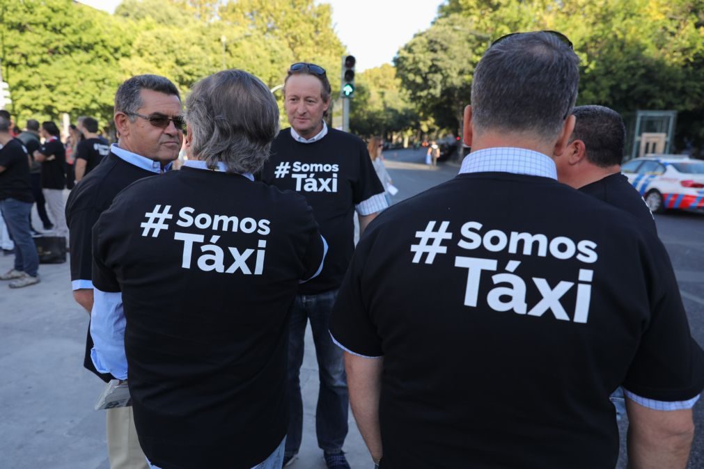 ALERTA | Protestos de taxistas prolongam-se para o fim de semana