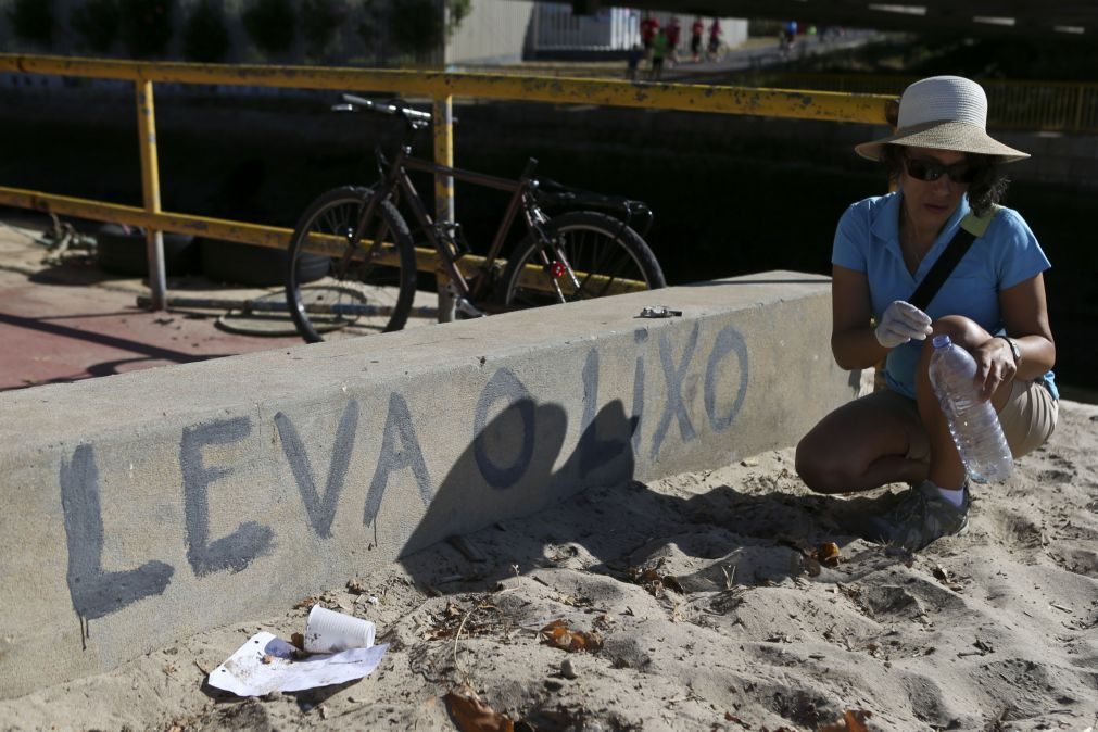 Adivinhe quantas toneladas de lixo foram recolhidas em praias e festas de verão