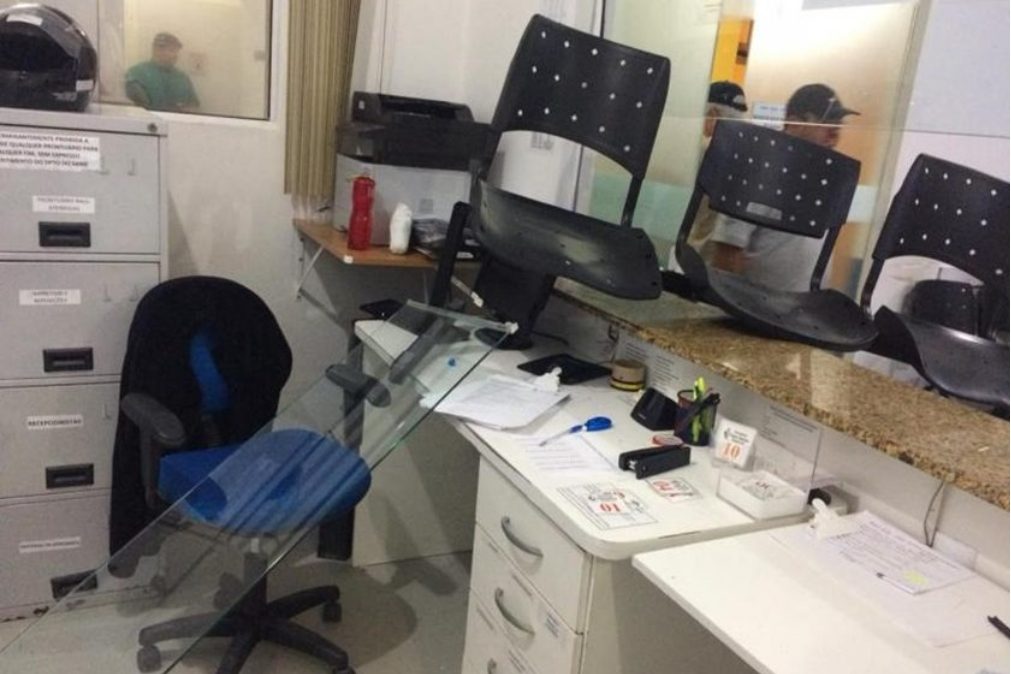 Receção do Hospital de St.º António vandalizada por pacientes em fúria