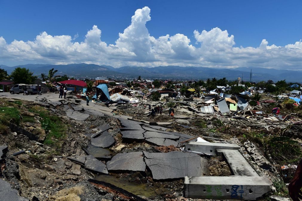 UE avança com 1,5 milhões de euros para ajudar vítimas de sismo e tsunami na Indonésia