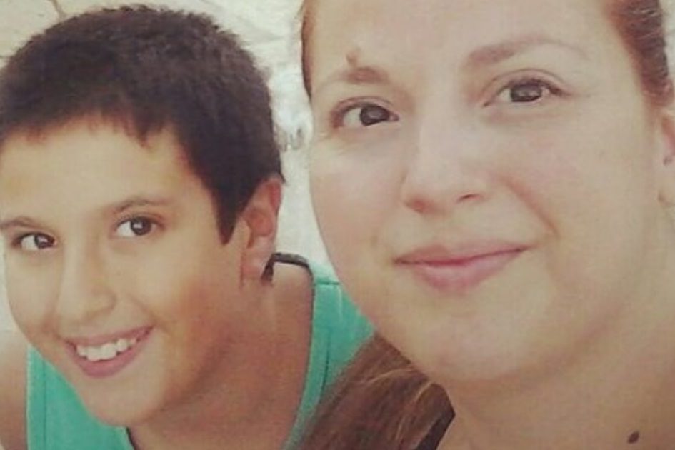 Menino de 11 anos pede ajuda para encontrar telemóvel perdido com fotos da mãe falecida