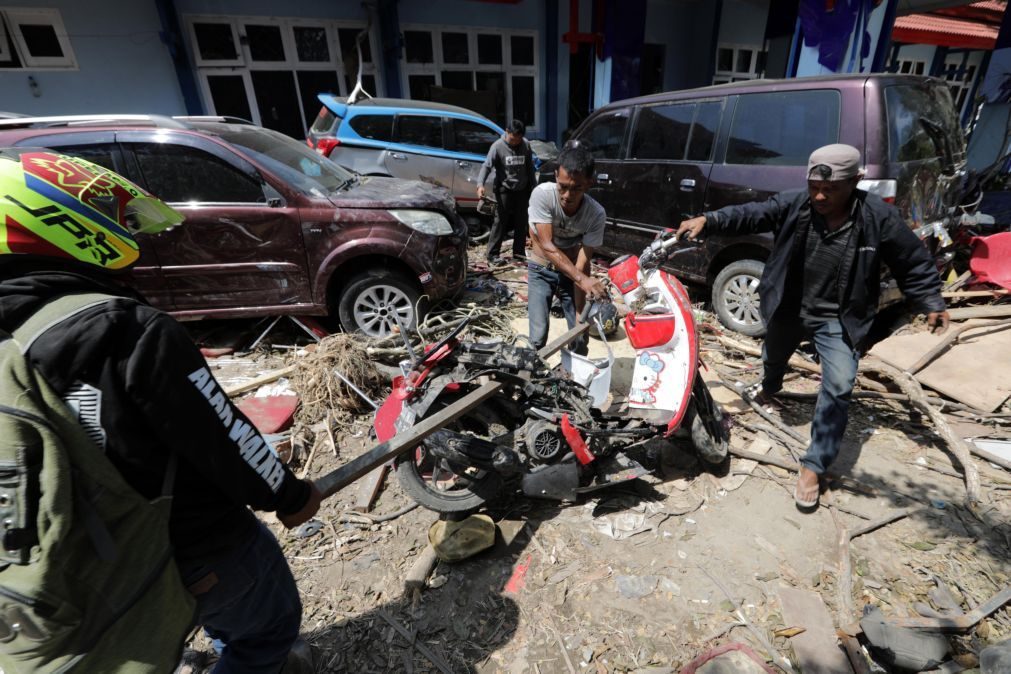 Autoridades indonésias elevam para 1.234 o número de mortos do sismo e tsunami