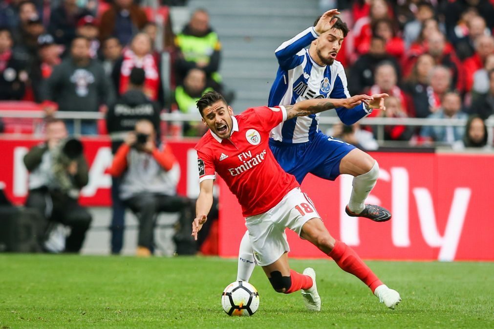 Benfica-FC Porto: Golo solitário de Herrera ao cair do pano [vídeo com resumo do jogo]