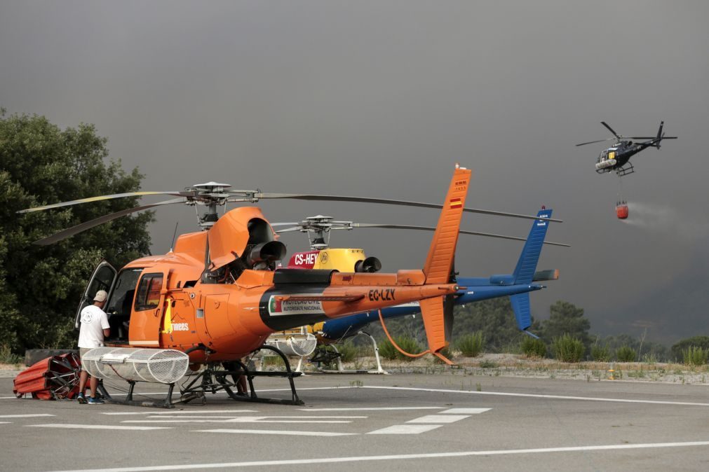 Incêndios: Meios aéreos a caminho para combate em Sintra