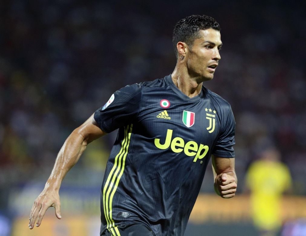 Cristiano Ronaldo entre os 30 nomeados para a Bola de Ouro