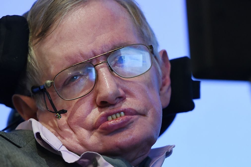 Mensagem póstuma de físico Stephen Hawking alerta para ameaça da ciência no mundo