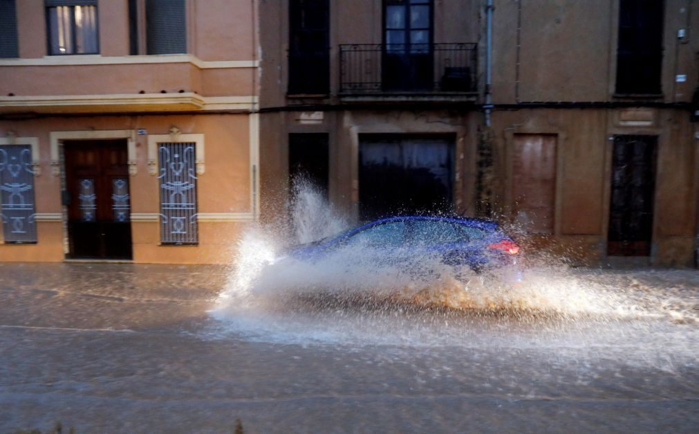 Chuvas fortes afetam várias regiões em Espanha que está em alerta vermelho até domingo