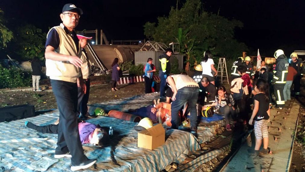 ATUALIZAÇÃO: Número de vítimas do descarrilamento de comboio em Taiwan sobe para cerca de 200