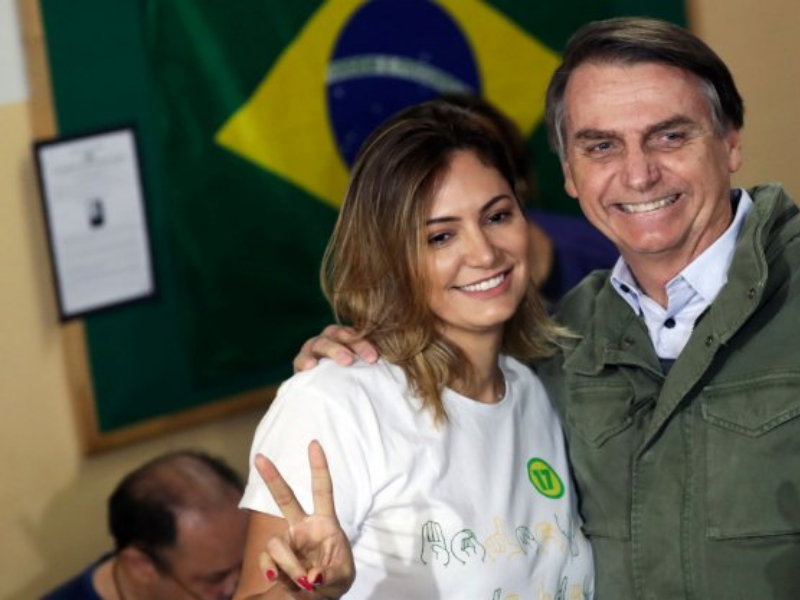 De mulher de bastidores a primeira dama do Brasil. Conheça Michelle Bolsonaro