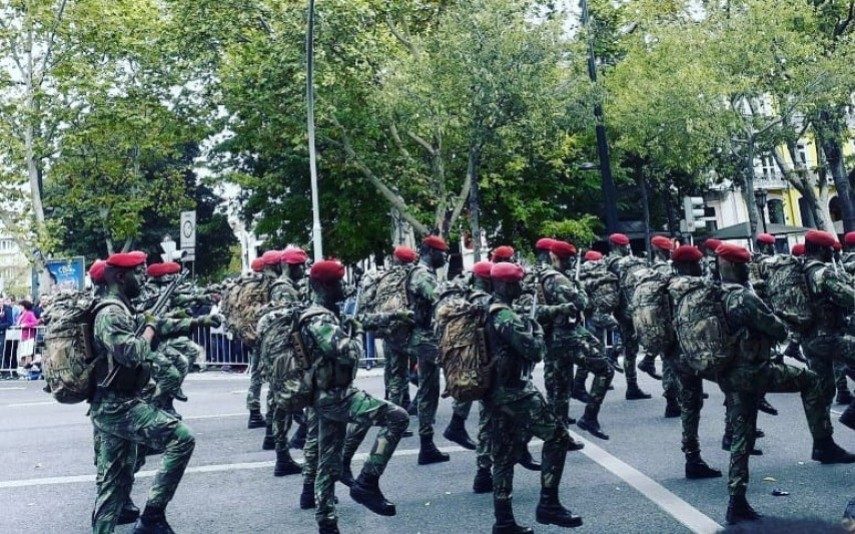 4500 militares desfilam na Avenida da Liberdade Parada Militar em Lisboa assinala os 100 anos do fim da I Guerra Mundial (Vídeo)