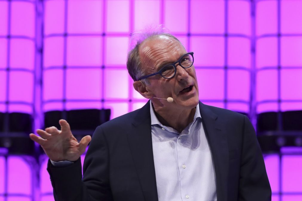 Criador da 'web' defende contrato para tornar internet
