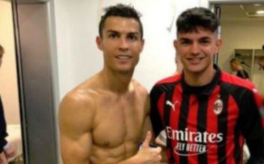 Foto de Ronaldo mostra outro jogador completamente nu