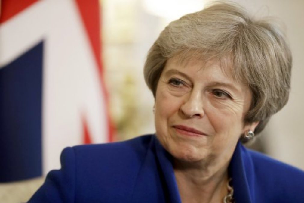 Primeira-ministra britânica quer adiamento do 'Brexit'