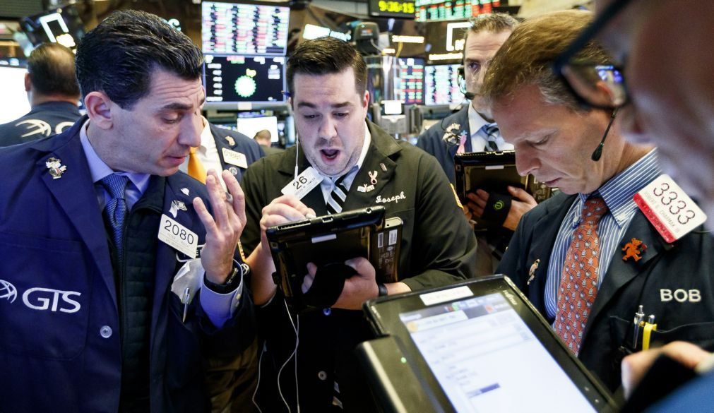 Wall Street segue em baixa acentuada penalizada por tecnológicas