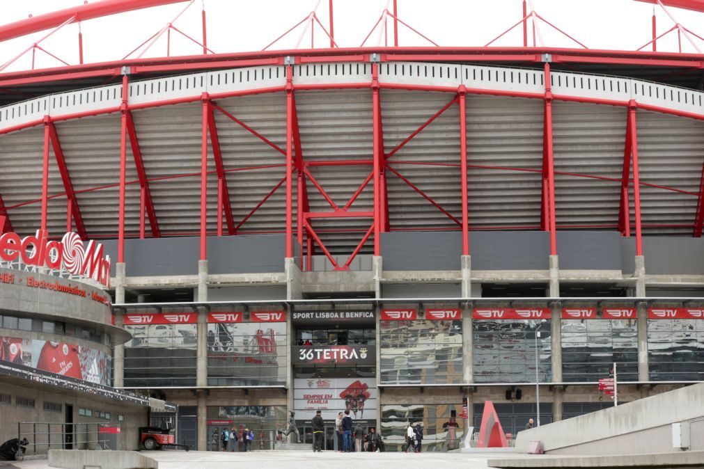 Benfica multado em 12 mil euros pela UEFA após jogo frente ao Ajax