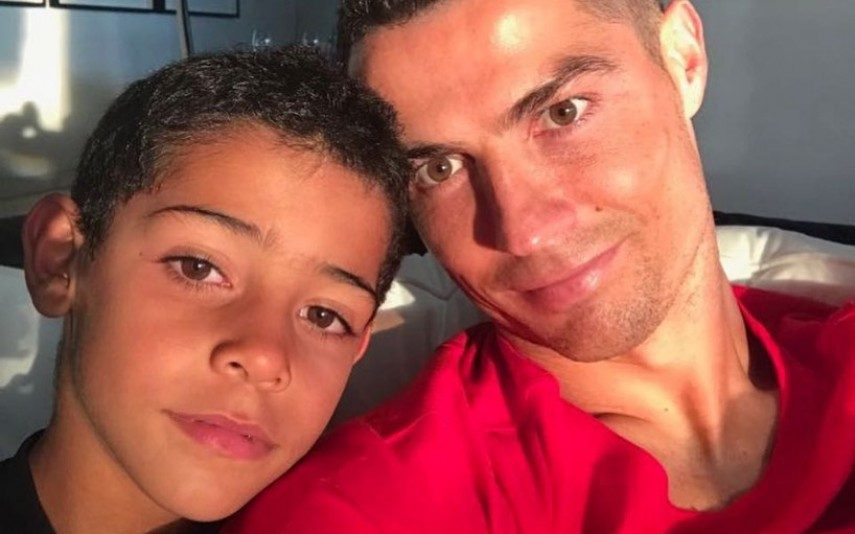 Filho de Cristiano Ronaldo e filho de Katia Aveiro comparados