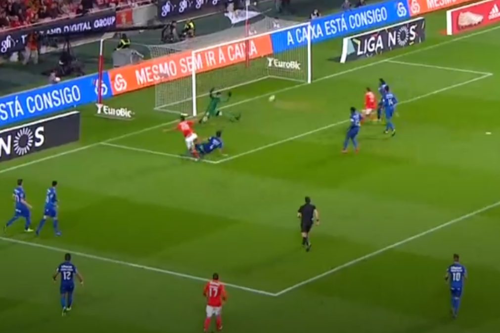 Meio jogo «à Benfica» arrasa com o Feirense [vídeo com o resumo completo]