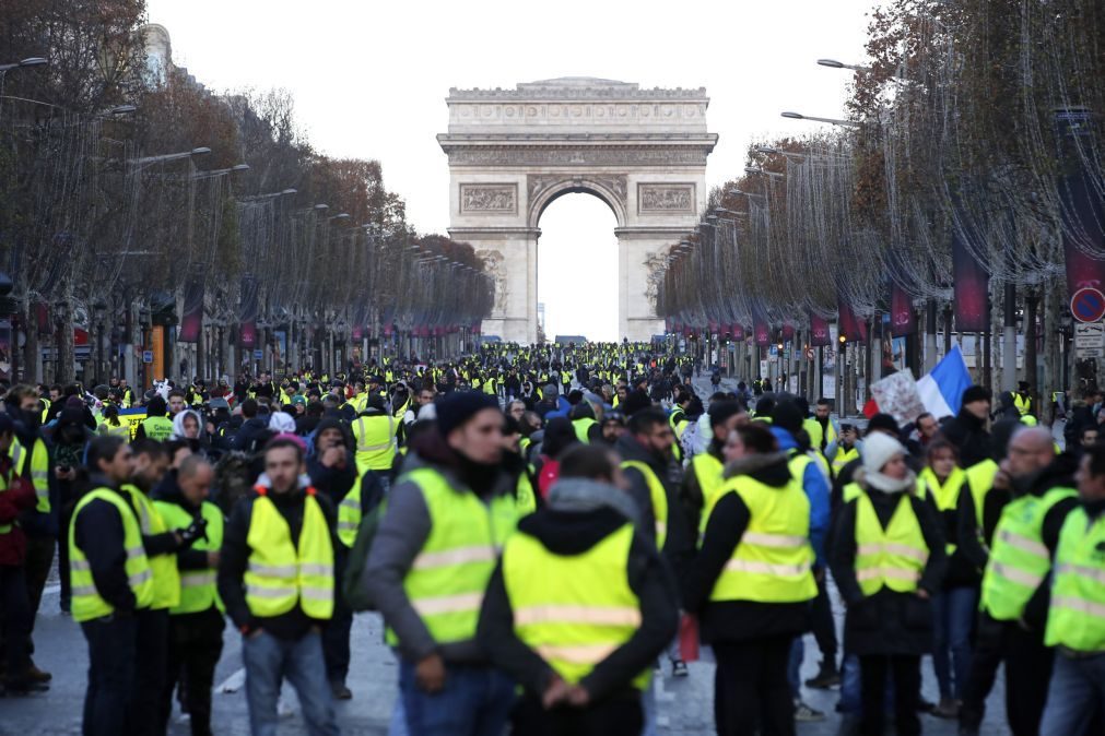 A crónica de uma manhã a 'ferro e fogo' em Paris